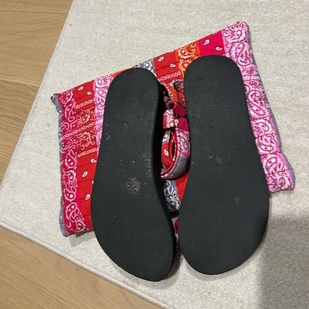 Arizona Love Red & Pink Bandana Print Sandals, US 9 - Picture 3 of 5